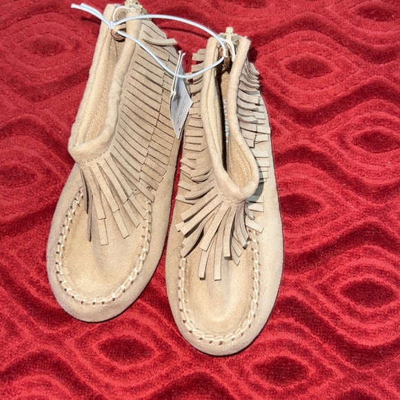 Old Navy Other - Kids Moccasins boots. Tan, Size 8.